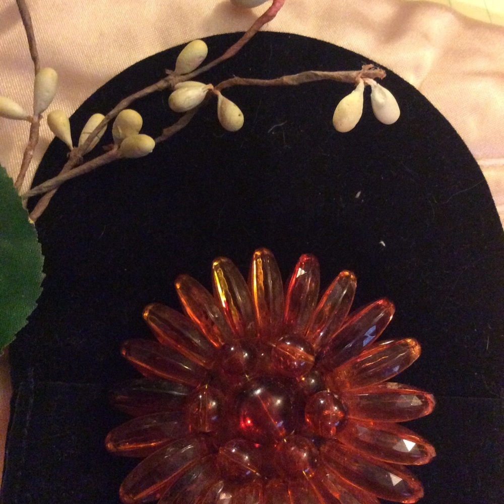 Vintage Rootbeer Lucite 1950 Drama Flower Brooch - Picture 2 of 4